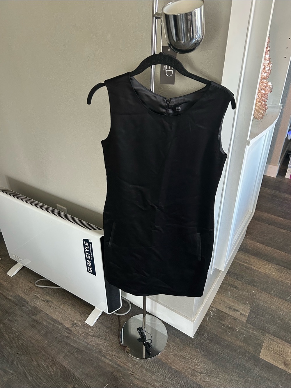 Black Sleeveless Mini Shift Dress